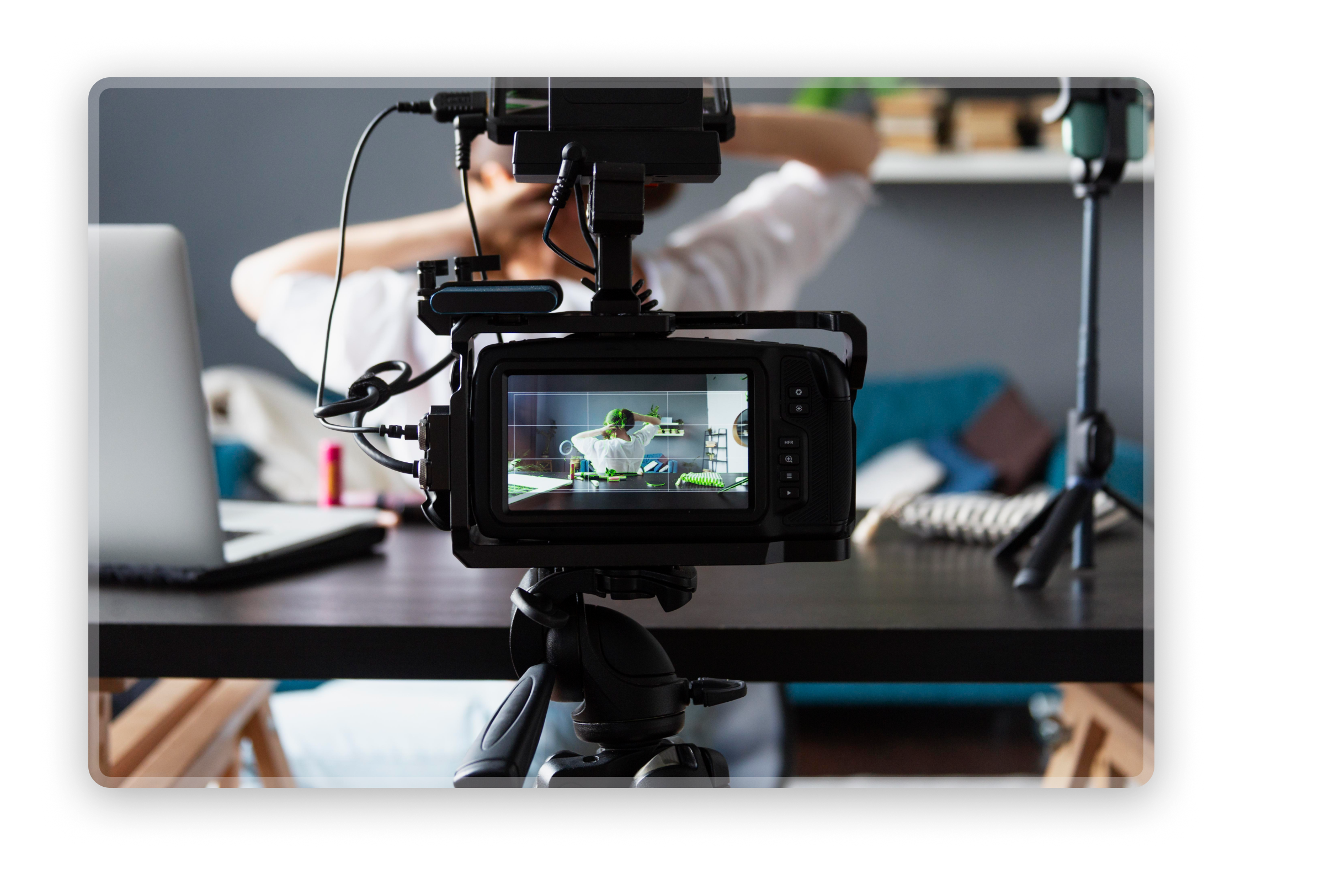 Captation Vidéo et Streaming Captation vidéo et streaming : Caméra filmant une personne organisant une masterclass ou un wébinaire
